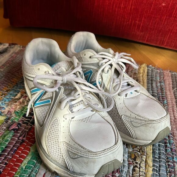 New Balance Women’s White and Blue Sneakers Size 8.5 - Picture 10 of 15